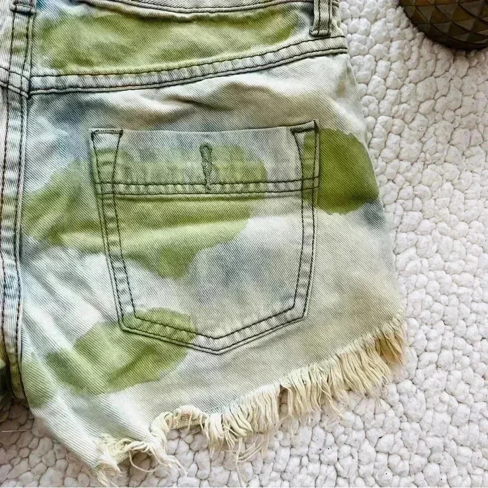 Free People Green Camouflage Embrllish Cheeky Distress Fray Jean‎ Shorts Size 25